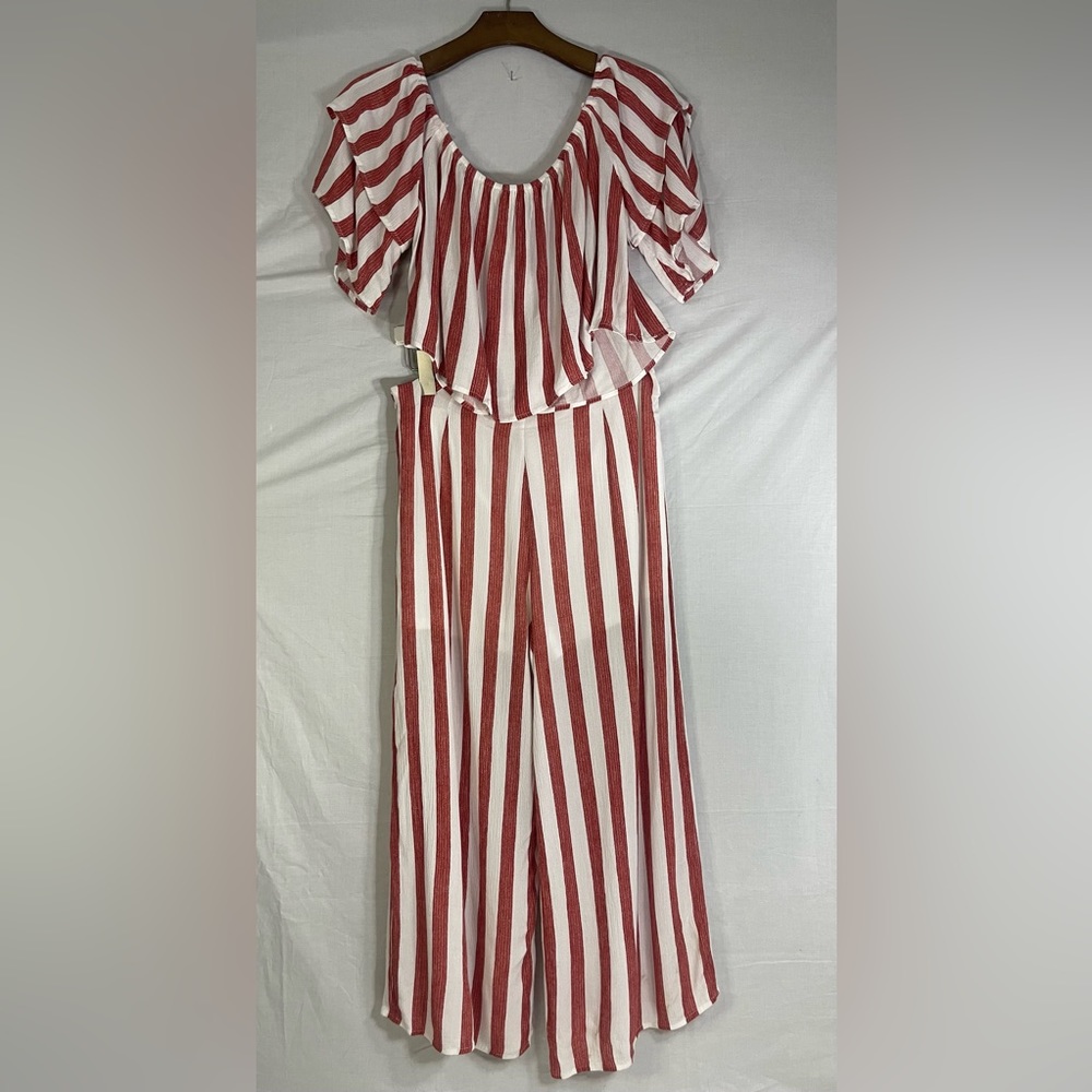 Sweet Wandered two peace set red line and white size Medium not new normal wear.
